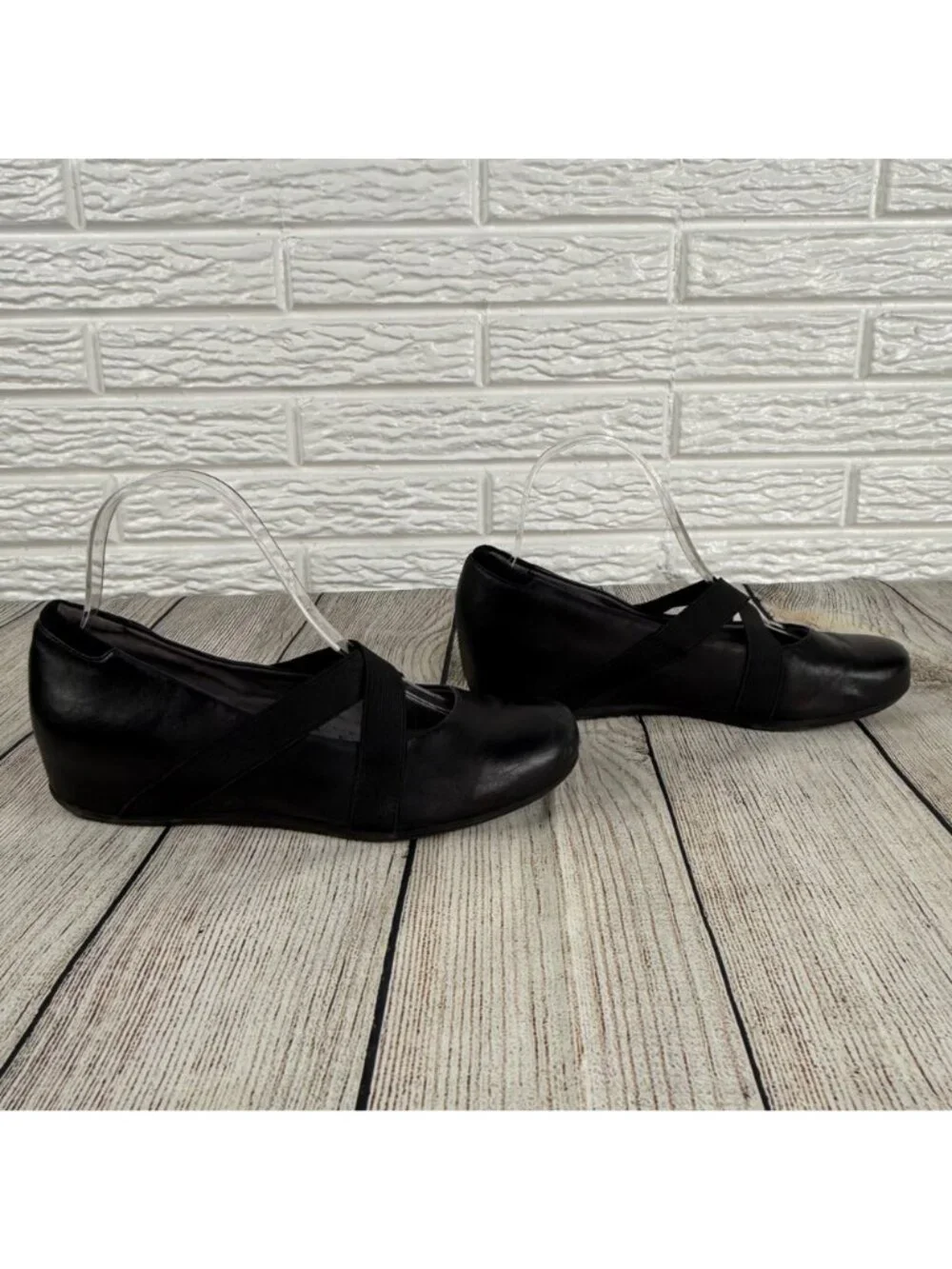 Softwalk Waverly Flats Shoes Hidden Wedge Heel Crisscross Stretch Straps Sz 7.5W
